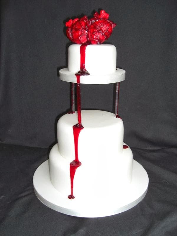 Weird_Creepy_Spooky_and_Scary_Halloween_Cakes_Bleeding_Hearts