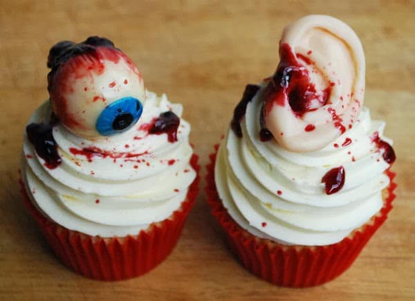 Weird_Creepy_Spooky_and_Scary_Halloween_Cakes_Eyeball_and_Severed_Ear_Cupcake