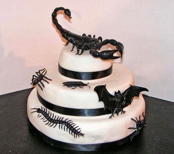 Weird_Creepy_Spooky_and_Scary_Halloween_Cakes_Scorpion