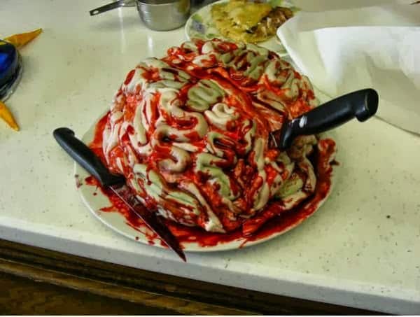 Weird_Creepy_Spooky_and_Scary_Halloween_Cakes_brain