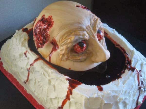 Weird_Creepy_Spooky_and_Scary_Halloween_Cakes_head_coming_out_of_pool_of_blood