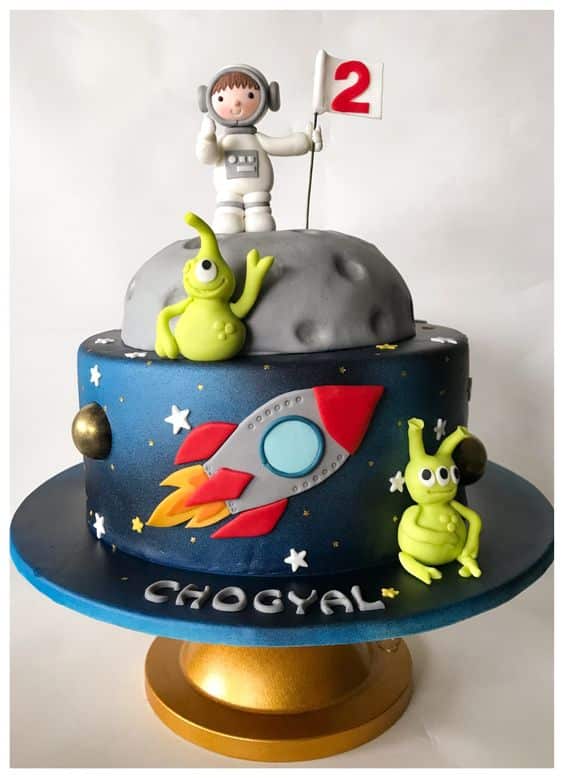 Fly Me To The Moon / Baby Astronaut Buttercream Cake - White Spatula