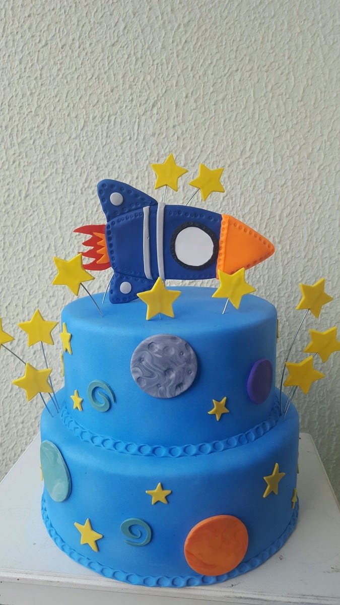 astronaut themed birthday cake ideas 11