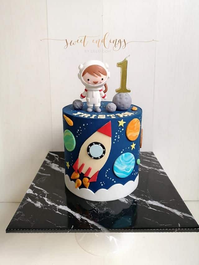 astronaut themed birthday cake ideas 14