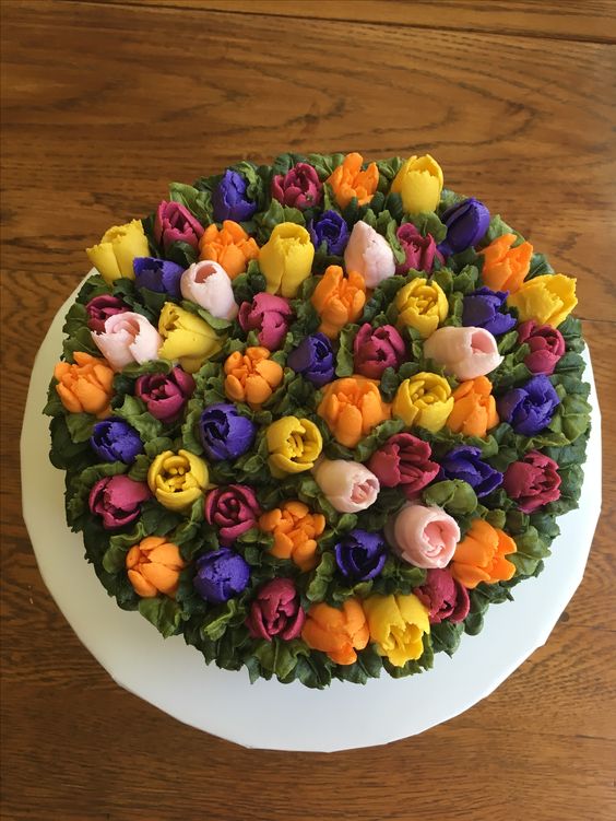 cakes decorated with tulips 1