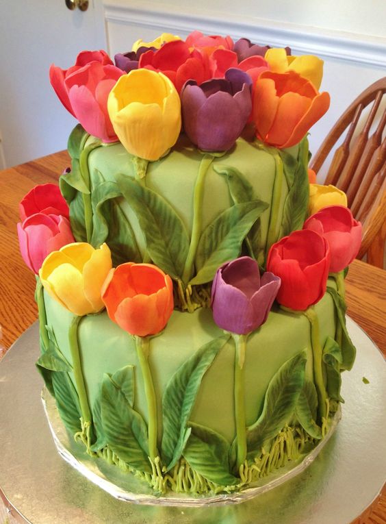 cakes decorated with tulips 10