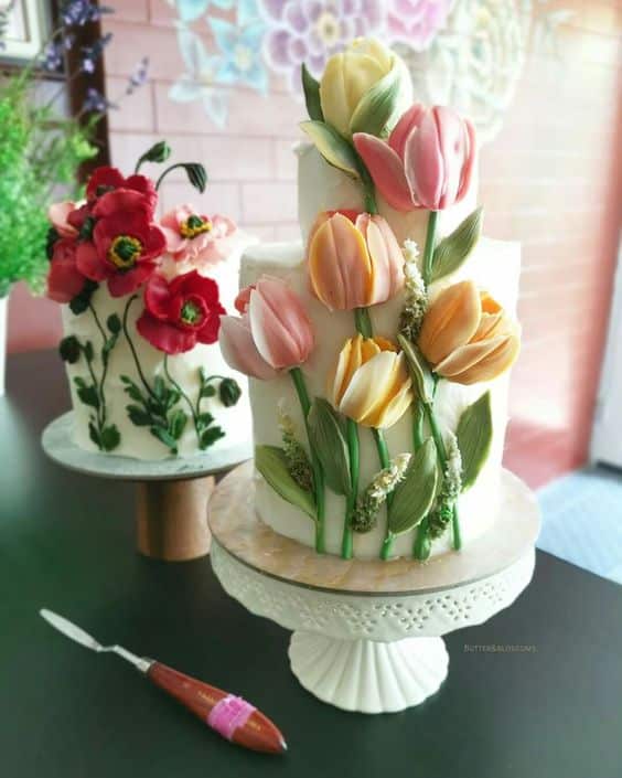 cakes decorated with tulips 2
