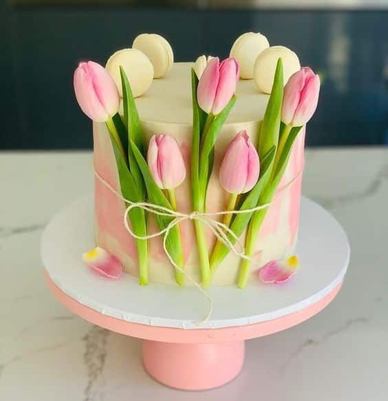 cakes decorated with tulips 3