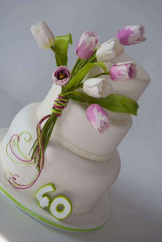 cakes decorated with tulips 6