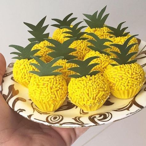 cakes hawaiian party ideas 15