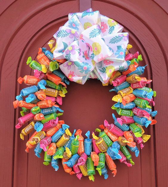 easy ideas to make a candy wreath 1