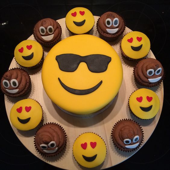 20 Emoji Cakes Ideas Cakes Mania 