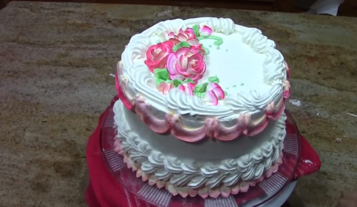 Decorate A Fancy Cake In 5 Minutes