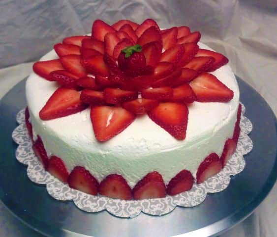 fresh strawberry cake decor 3