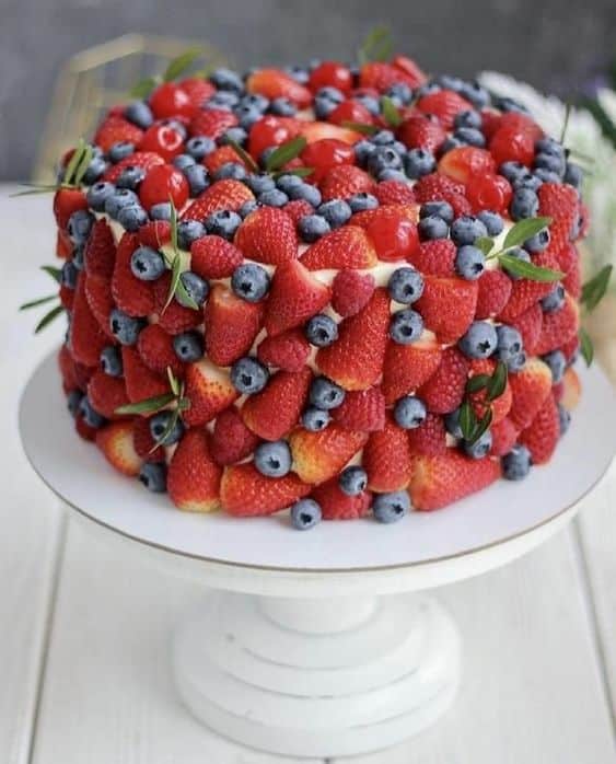 fresh strawberry cake decor 7
