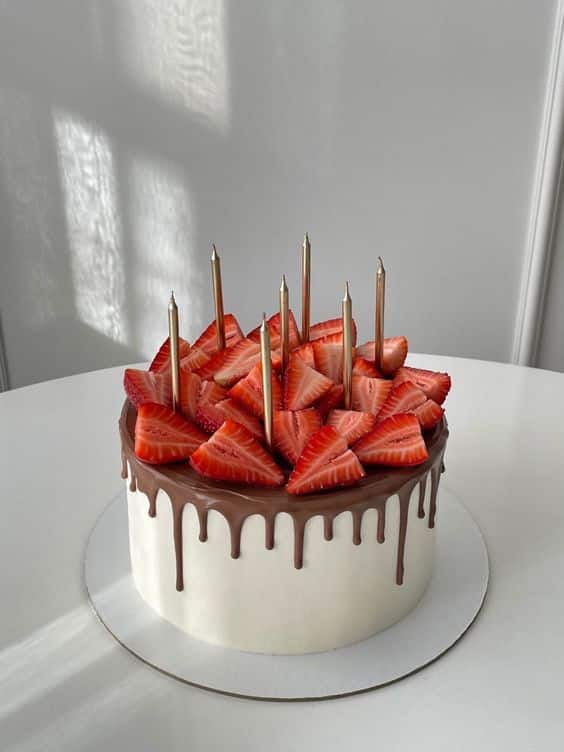 fresh strawberry cake decor 8