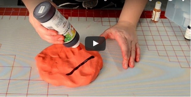 how to color fondant