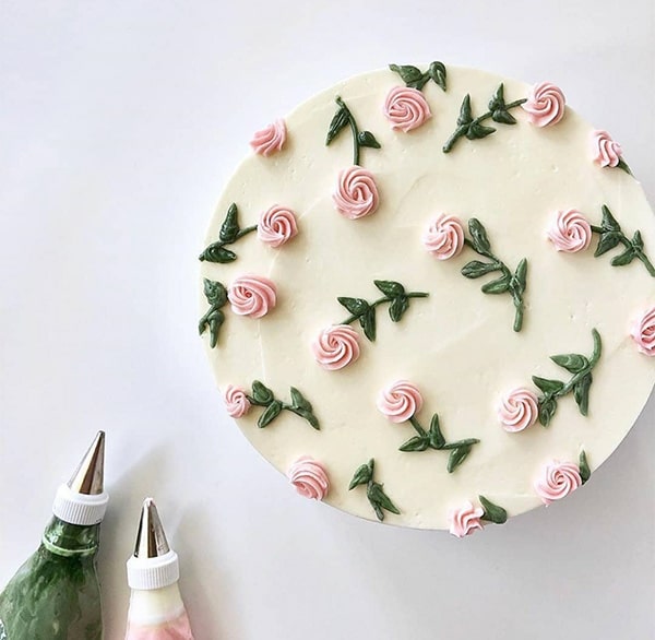 minimalist cakes decorated with buttercream 13