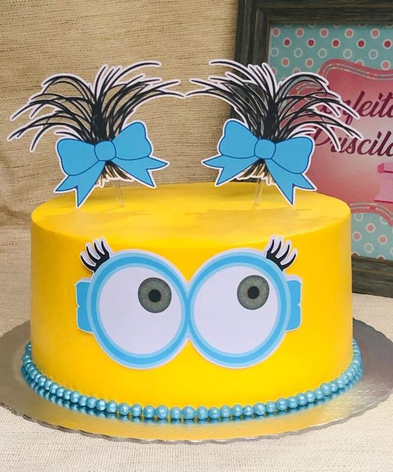 Make A Delightfully Despicable Minion Cake