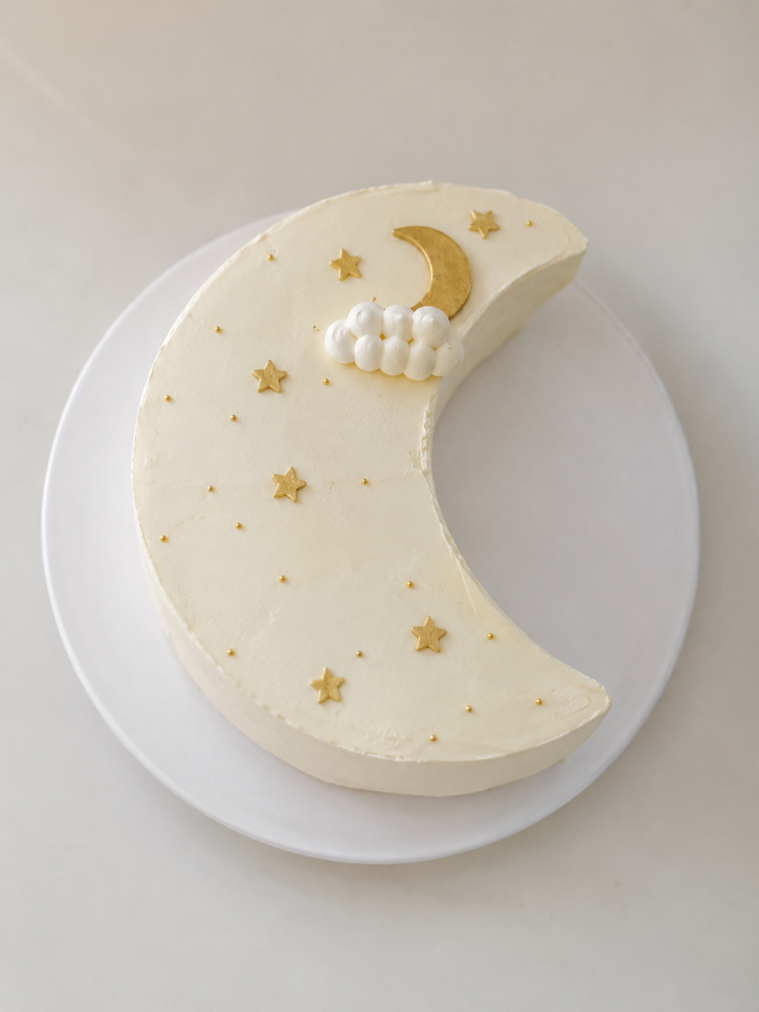 Stunning moon-shaped cake ideas for every occasion %title % moon shaped cake ideas for every occasion 3