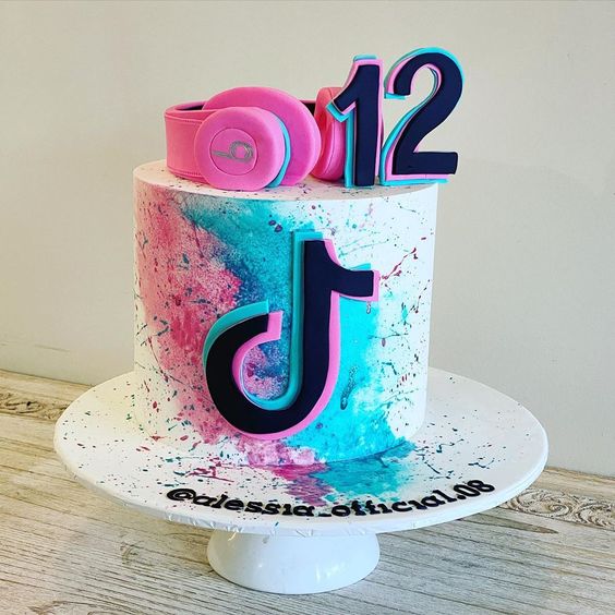 20+ Tik Tok Cake Ideas